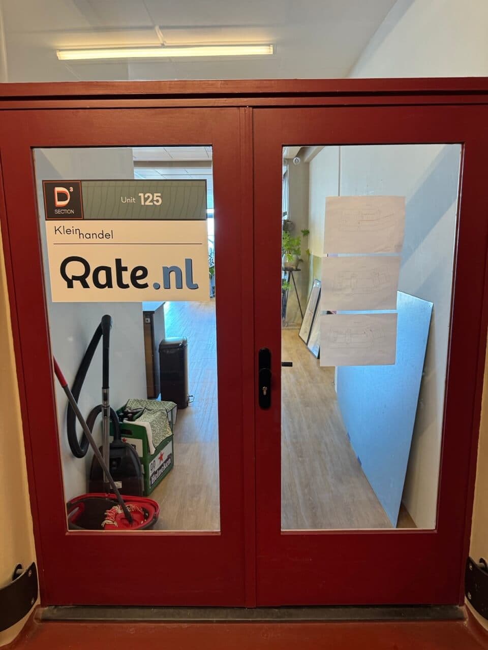 Ingang kantoor van Suhail zijn stage