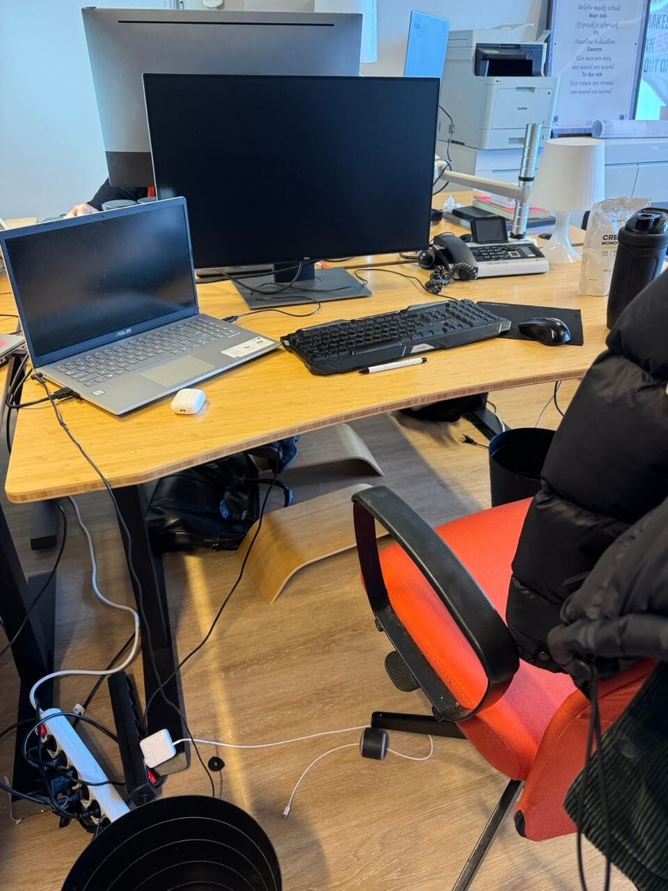 Suhail zijn werkplek